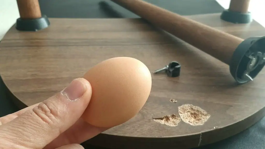 Wooden furniture, don’t throw anything away: just 1 egg is enough to repair everything