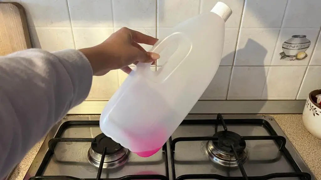Casi nadie conoce este truco para limpiar la cocina en tan solo 5 minutos