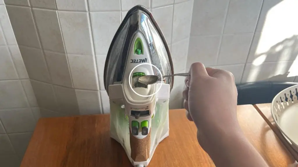 Plancha, con una gota de esta se calienta más: te tardas 10 minutos en planchar