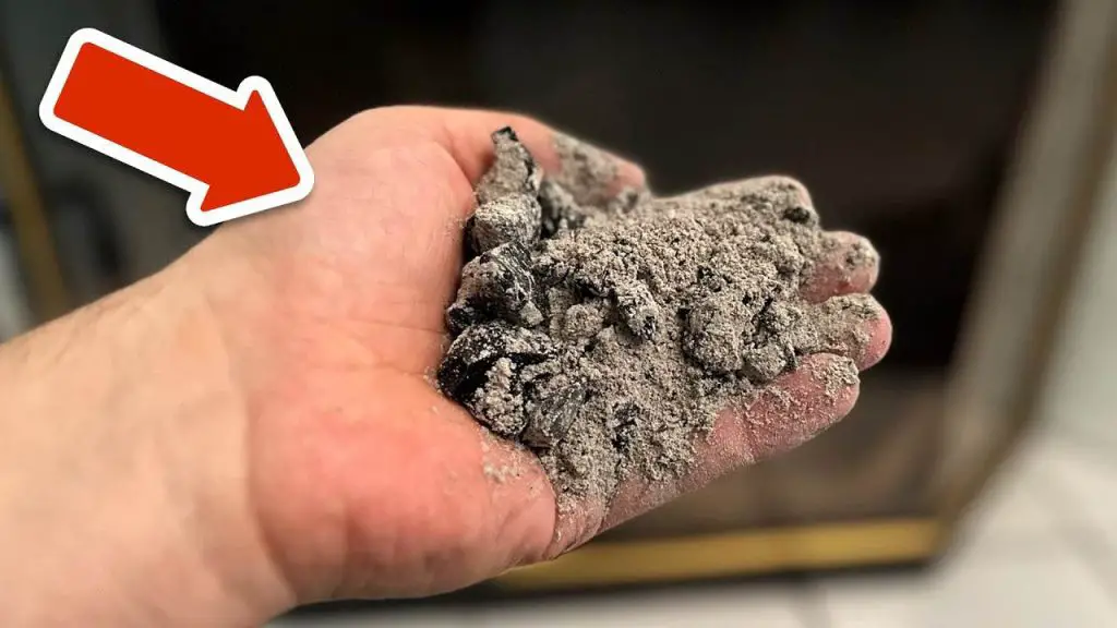 Por eso a finales de febrero mucha gente empieza a echar ceniza en las ventanas de sus casas