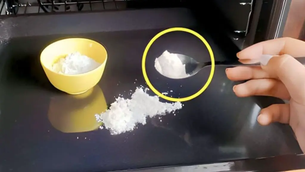 Cómo limpiar el horno con el truco de la sal en cuestión de minutos