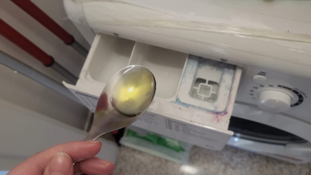 Este ingrediente quita cualquier mancha de la ropa: solo así volverá a ser nueva