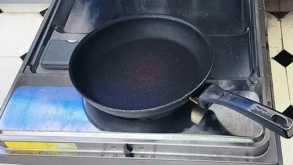 Sartén, antes de usarla ponla en la puerta del lavavajillas: es el secreto del chef